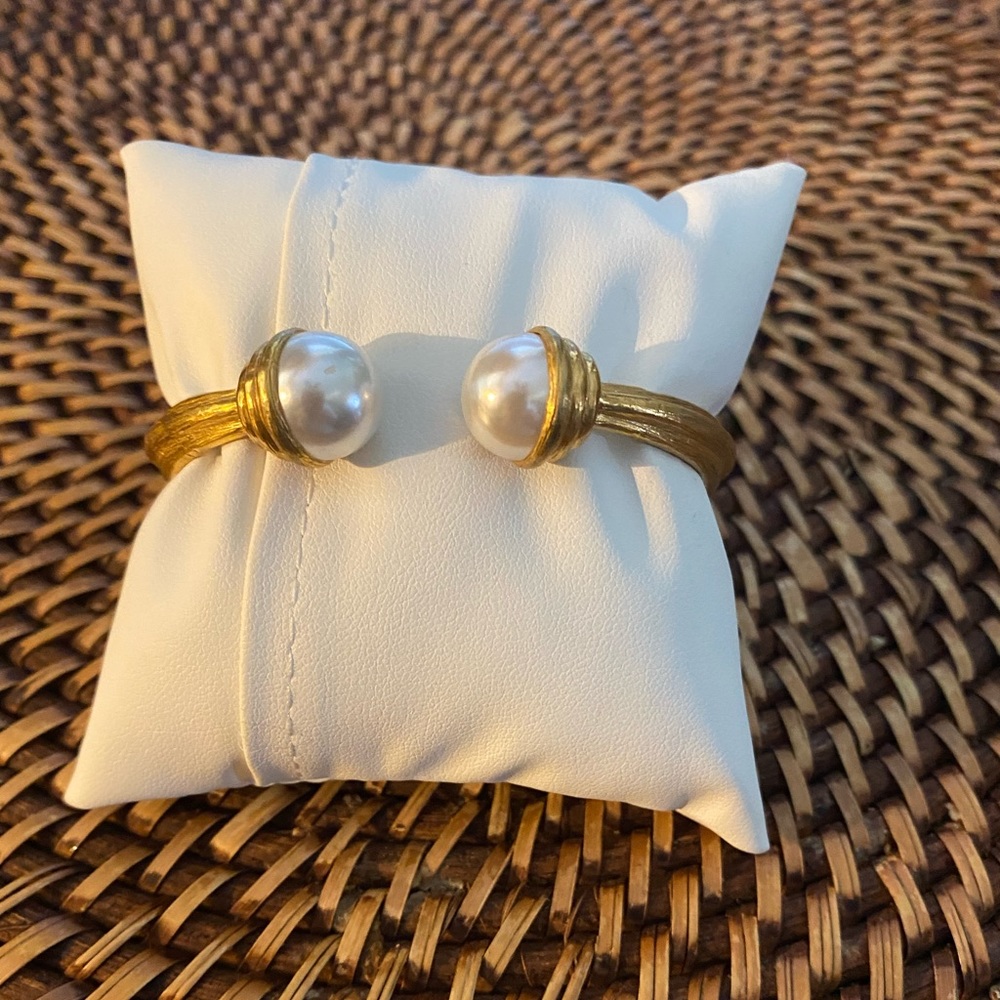 COPY - Julie Vos Pearl Cuff